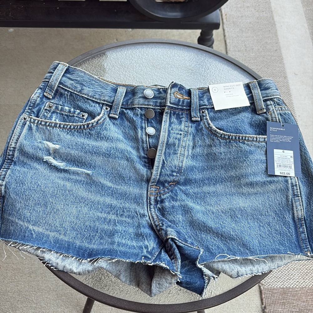 NWT Women's High-Rise Cutoff Mini Jean Shorts - Universal Thread™ Light Wash, 6 - Picture 1 of 13